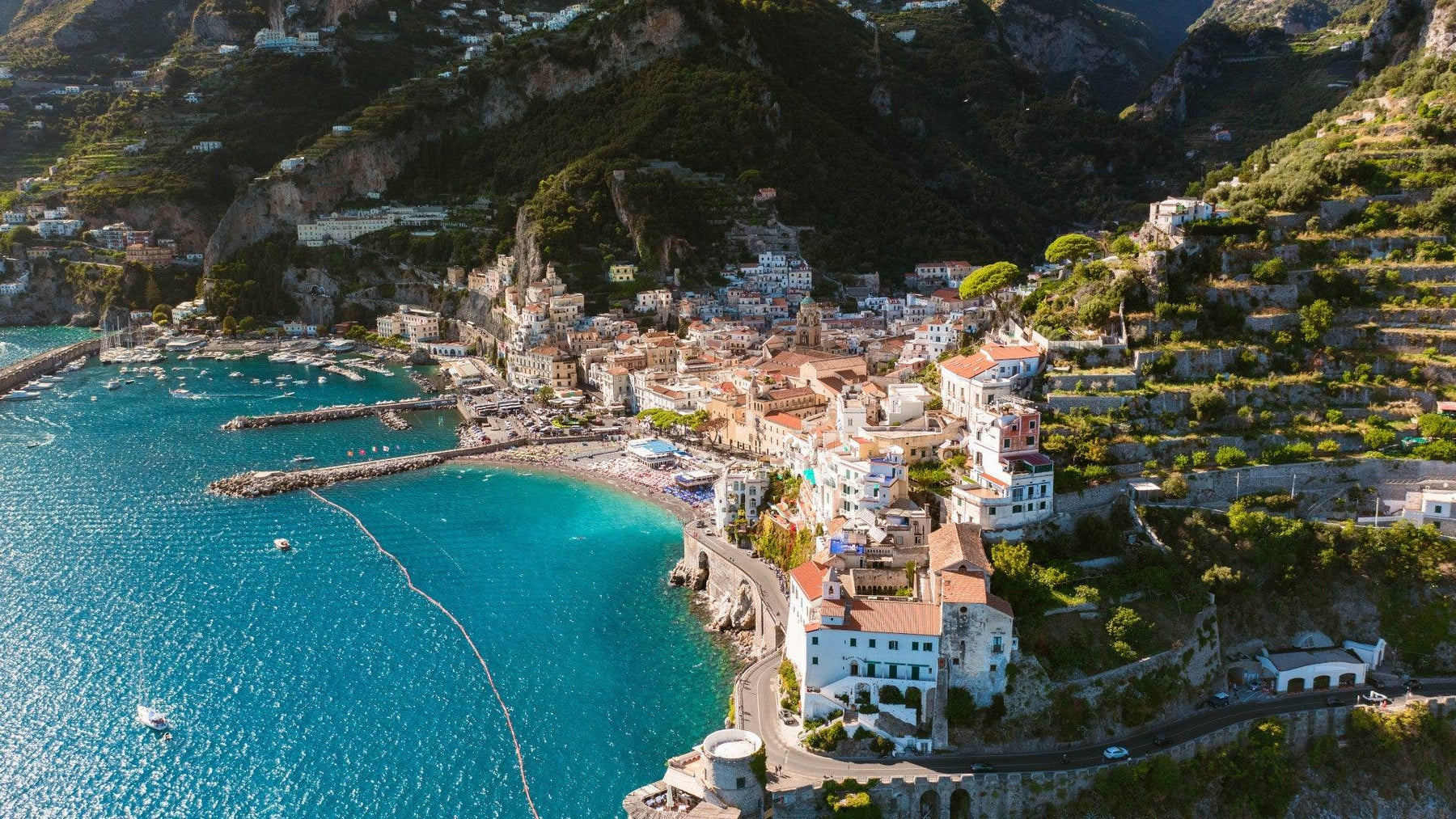 Naviguer sur la côte méditerranéenne italienne : Guide complet