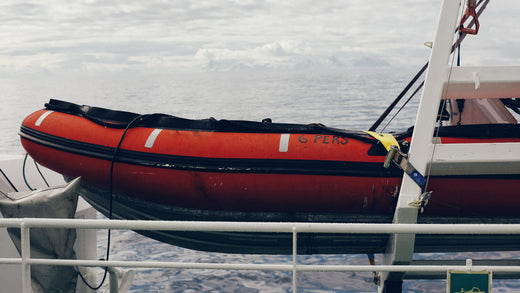 Réparer en urgence une crevaison en mer